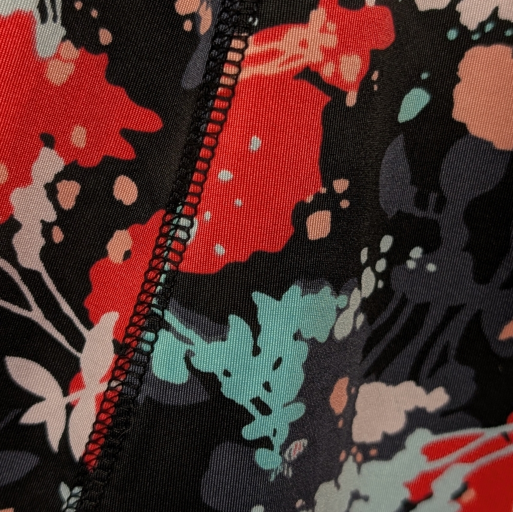 Lane Bryant LIVI Wicking Drape-Back Tank Dark Floral Racerback Tank NEW 18/20 - Picture 5 of 11
